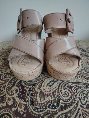 Børn Beige Leather Strappy Buckle Wedge Sandals Women's Size 7